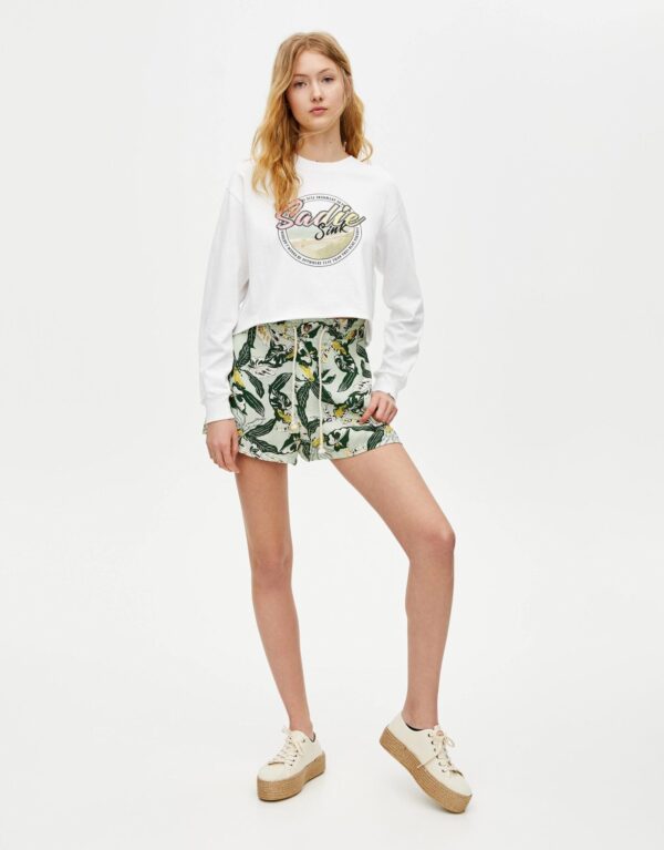 Sadie Sink Printed Bermudas – Image 3